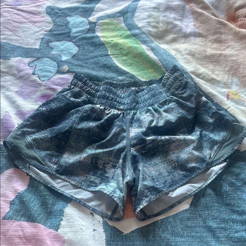 1 Lululemon hottie hot Shorts - azurite mint multi/ mystic green EUC